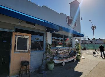 california/san-diego-beaches/bar/lucy-s-tavern