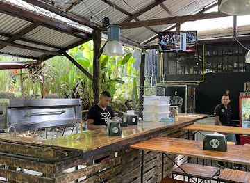 costa-rica/brunca-region/bar/whale-tail-brewery-cr