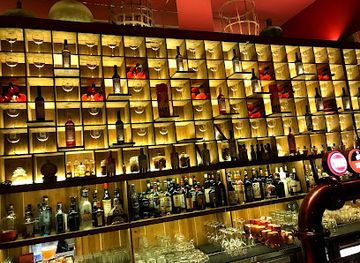 portugal/porto/bar/the-wall-bar