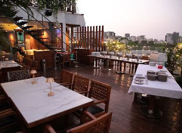india/mumbai/bandra/bar/escobar