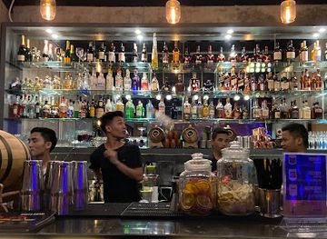 myanmar-burma/yangon/hlaing/bar/tipsy