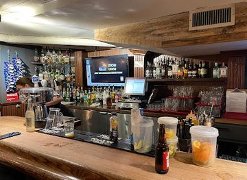 canada/james-bay/bar/gabby-s-isabella-hotel