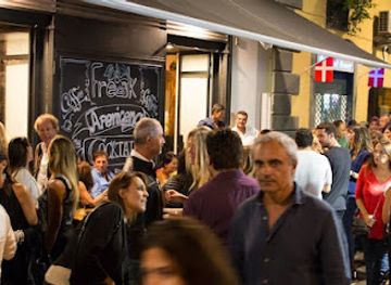 italy/naples/chiaia/bar/freak-drink-food