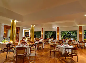 Acacia Paradise Bar & Restaurtant