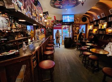 france/lyon/vieux-lyon/bar/the-smoking-dog