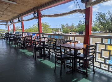 the-bahamas/crooked-island/bar/cricket-club-restaurant-pub