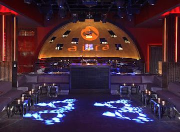 the-bahamas/nassau-and-paradise-island/bar/aura-nightclub