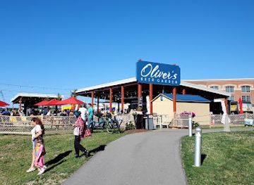 pennsylvania/presque-isle-state-park/bar/oliver-s-beer-garden