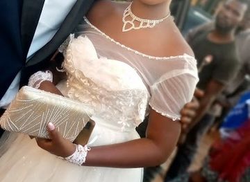 guinea/conakry/bar/cantona-bar