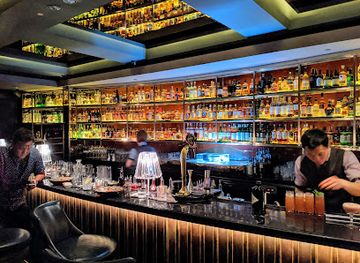 singapore/singapore/orchard-road/bar/manhattan