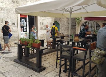 croatia/split/bar/caffe-bar-drama