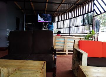 uganda/jinja/bar/makutano-sports-bar-restaurant