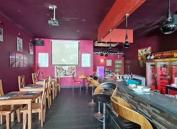 malaysia/kuching/bar/razzmatazz-living-it