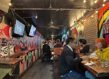 canada/toronto/entertainment-district/bar/wide-open