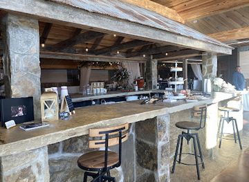 arkansas/crater-of-diamonds-state-park/bar/twisted-sisters-bartending