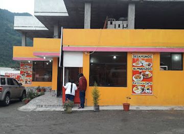 ecuador/papallacta-hot-springs/bar/restaurant-la-sabrosura-de-lucy