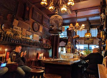 netherlands/wadden-islands/bar/cafe-de-dokter