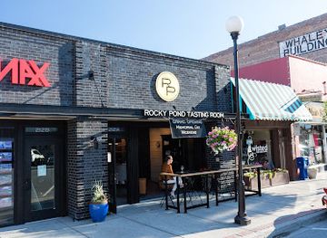 washington/lake-chelan/bar/rocky-pond-winery-tasting-room