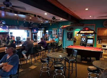 wisconsin/sturgeon-bay/bar/waterfront-mary-s