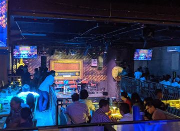 myanmar-burma/golden-rock/bar/the-radio-bar