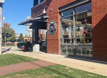 wisconsin/milwaukee/third-ward/bar/riley-s-social-house