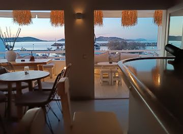 greece/cyclades/bar/koukos-paros-fine-wines-delicacies