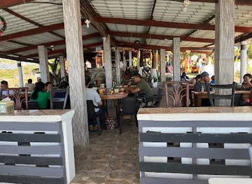 el-salvador/los-cobanos-beach/bar/restaurante-cafe-la-cueva