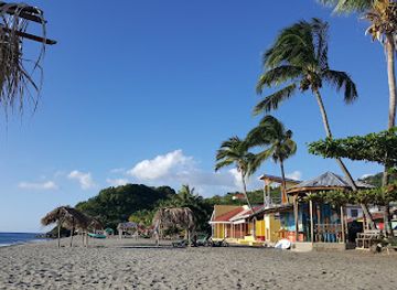 dominica/hampstead-beach/bar/sardonyx-restaurant-bar