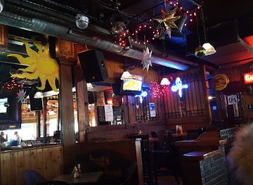 wisconsin/lake-geneva/bar/hogs-kisses