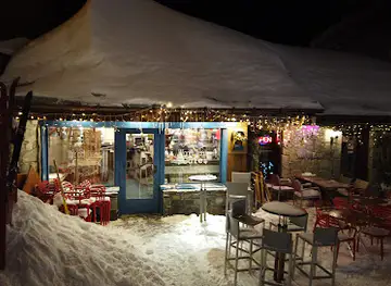 Wood Bear Café