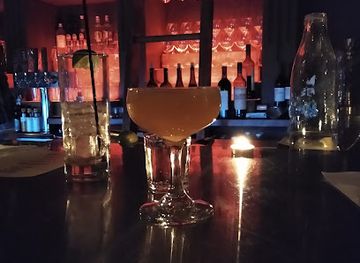 iowa/davenport/bar/cru-bottle-shoppe