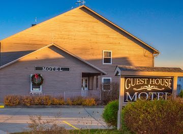 iowa/amana-colonies/bar/guest-house-motel
