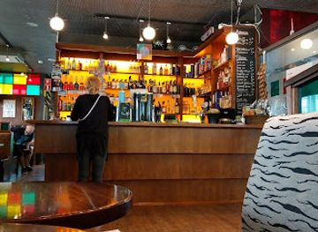 finland/helsinki/kamppi/bar/pub-ikkuna