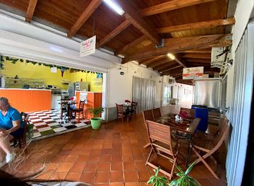 antigua-and-barbuda/jolly-harbour/bar/petal-s-cafe