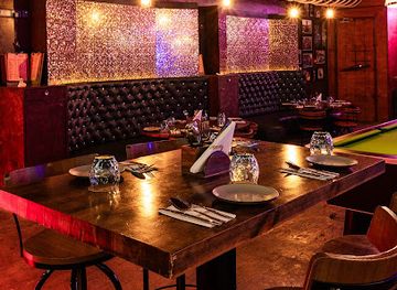 india/deccan-plateau/bar/funny-cat