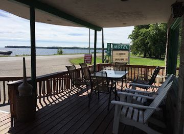 minnesota/mille-lacs-lake/bar/twin-pines-restaurant-resort-fishing-launch