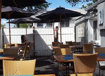 connecticut/greenwich-point-park/bar/brennan-s-by-the-beach