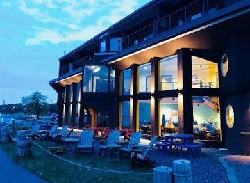 wisconsin/lake-superior-lowland/bar/blue-wave-inn-sandbar-restaurant