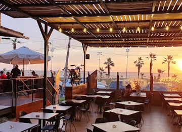 chile/iquique/bar/barstow-urban-drinks-food