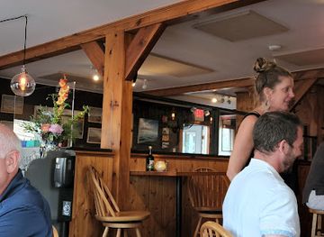 rhode-island/block-island/bar/eli-s