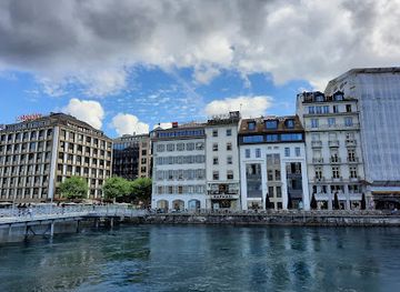 switzerland/lake-geneva-region/bar/riverside-cafe