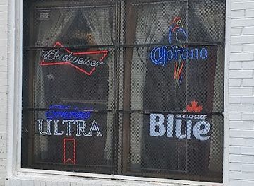 pennsylvania/presque-isle-state-park/bar/ajs-bayview-off-the-hook