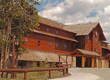 wyoming/yellowstone-national-park/bar/old-faithful-snow-lodge