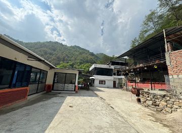 nepal/helambu-trek/bar/barbet-the-booze-house