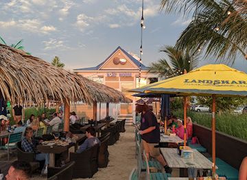 virginia/assateague-island-national-seashore/bar/de-lazy-lizard