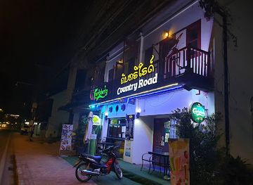laos/vientiane/chanthabouly/bar/samlo