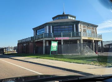 rhode-island/sachuest-point-national-wildlife-refuge/bar/easton-s-beach-snack-bar
