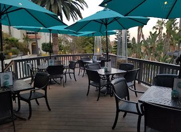 california/santa-catalina-island/bar/the-cove-bar-grill