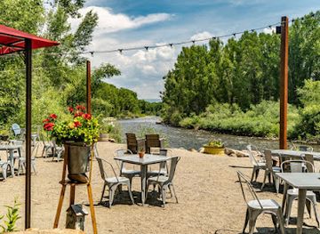 colorado/gunnison-valley/bar/the-river-bar-at-garlic-mike-s