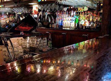 pennsylvania/lake-erie/bar/plymouth-tavern